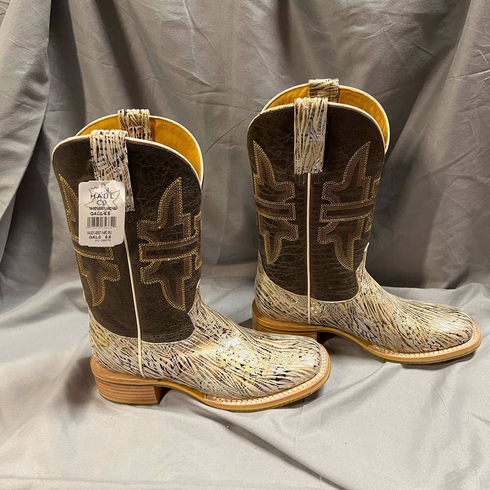 NWT Women’s Tin Haul Golden Tiger Cowgirl Boots. Size 6.5.